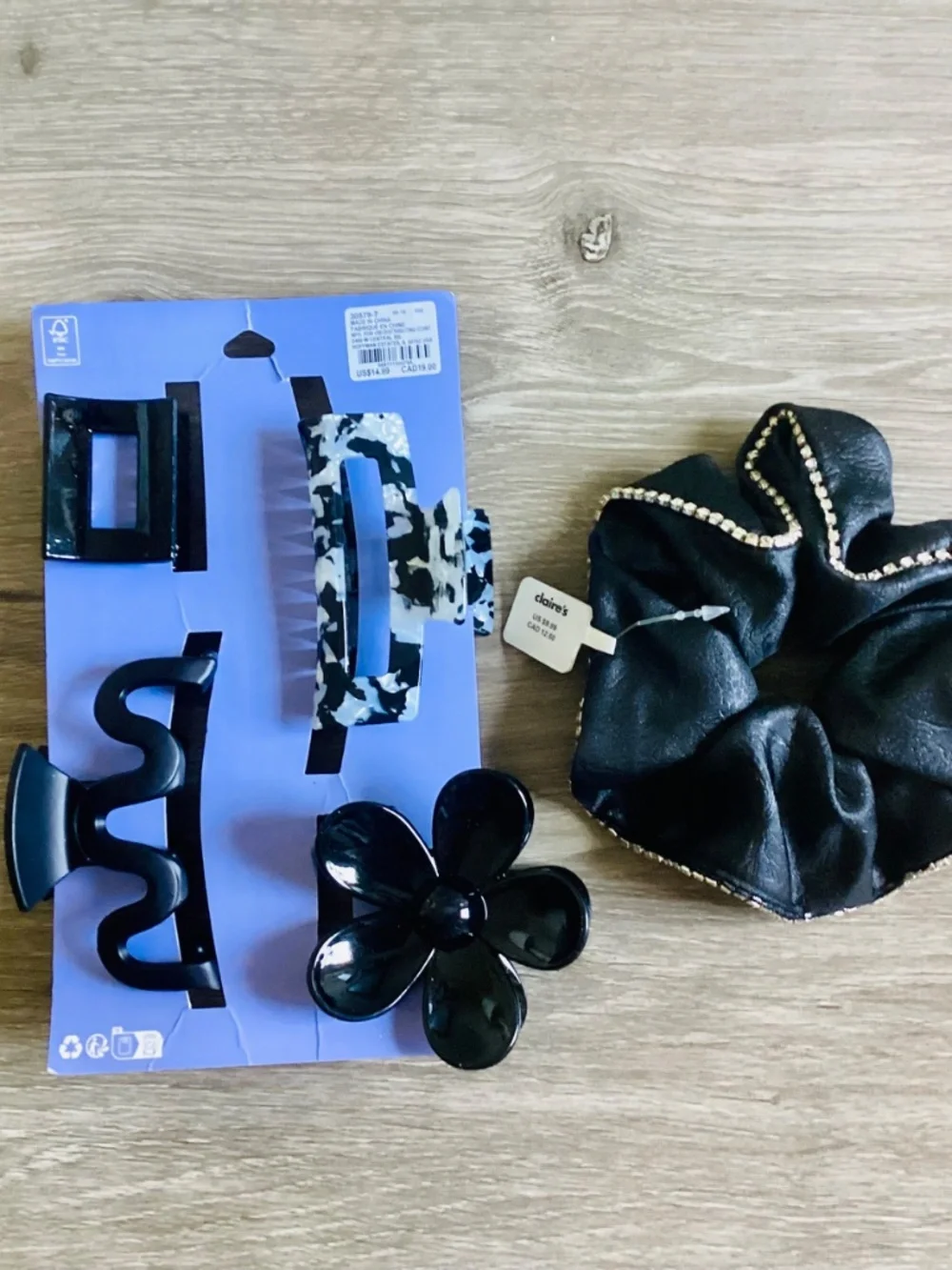 Lot Of 5 Claire’s Hair Accessories claw clip set Scrunchy Black Floral NWT